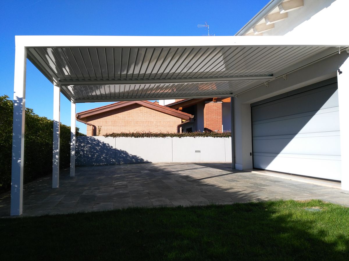 Pergola bioclimatica in alluminio Linea Casa Infissi
